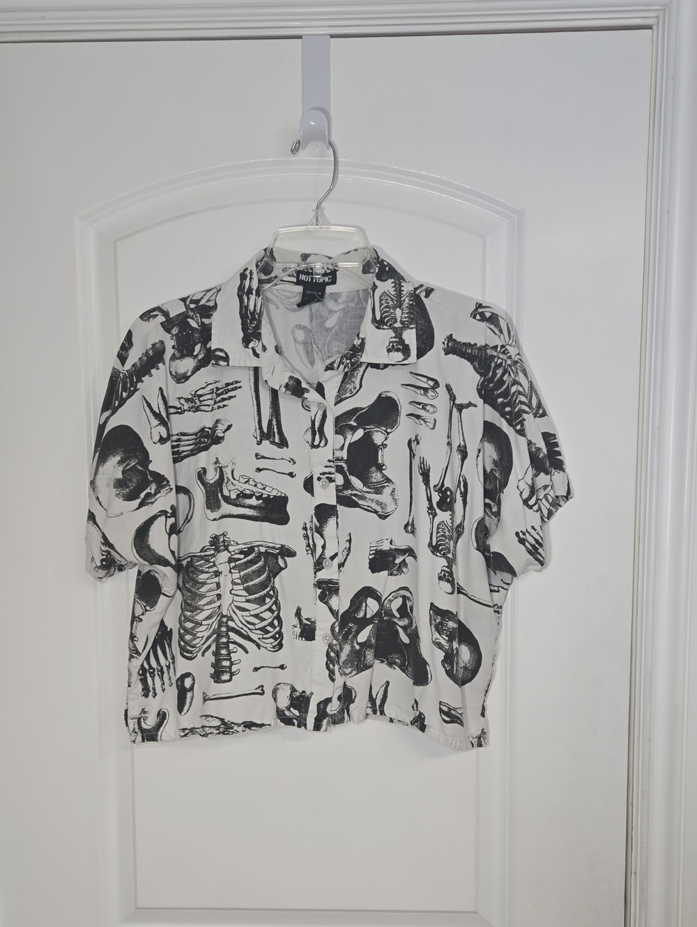 Hot Topic Black and White Skeleton Print Button-Up Shirt Cropped Large